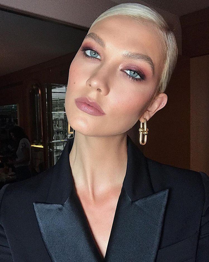 Gorgeous Celebrity Makeup Looks Everyone Can Pull Off Karlie Kloss