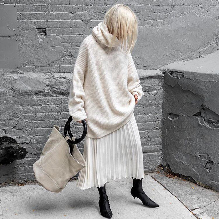 Fashion Diaries Style rules of a New Yorker neutral beige oversized sweater and pleated skirt