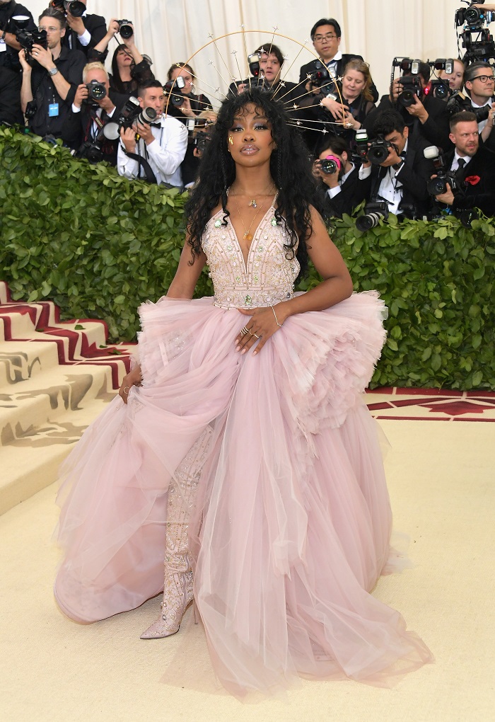 All-The-Celeb-Gowns-That-Gave-us-Major-Princess-Vibes-SZA